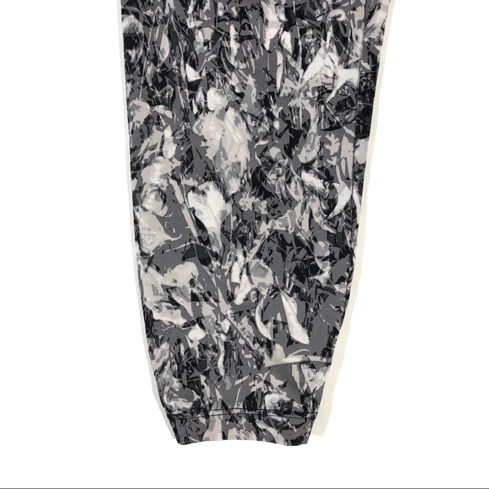Calvin Klein Performance Gray Print Capri Leggings - Picture 4 of 8